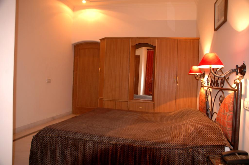 Hotel Ishan Villa Амритсар Екстериор снимка